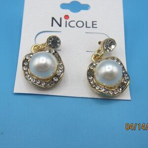 💥5/$10💥 Gold tone rhinestone pearl earrings ✨️